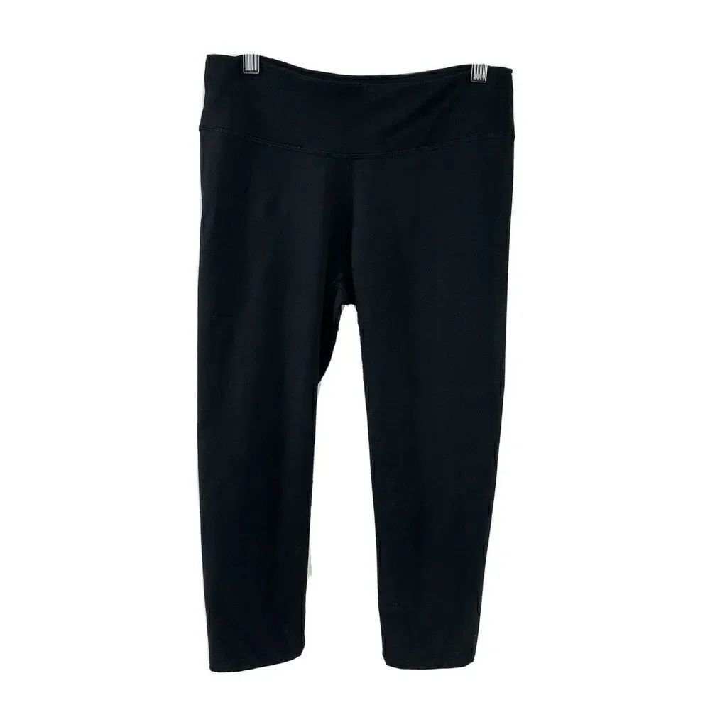 Fabletics Solid Black Cropped Leggings Small